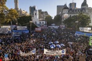 Honderdduizenden Argentijnen protesteren tegen bezuinigingen
