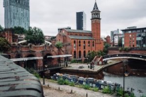 Nieuw ‘dorp’ in Manchester moet dakloosheid doorbreken